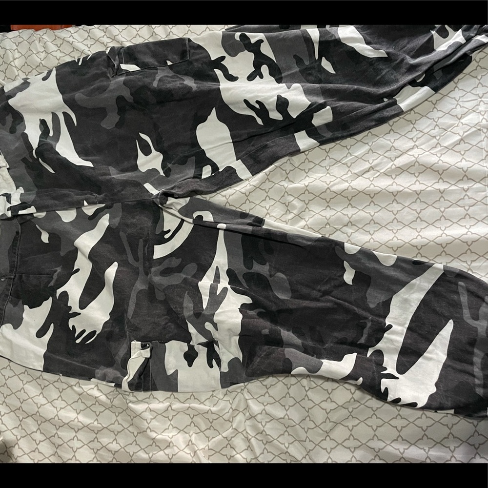 Camo plus size joggers